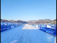 福州男孩晨跑穿安踏速干短袖,35℃高温下后背全程干爽不黏身